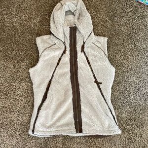 Women's Kuhl hooded vest size L